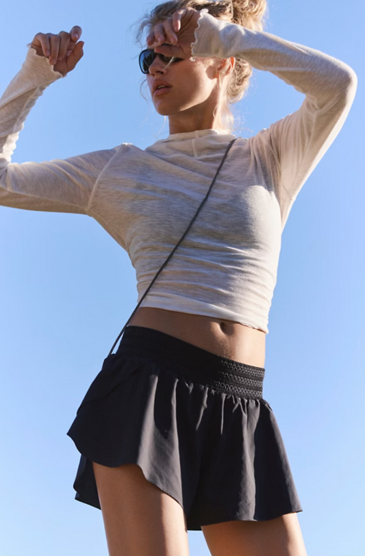 Element short in black