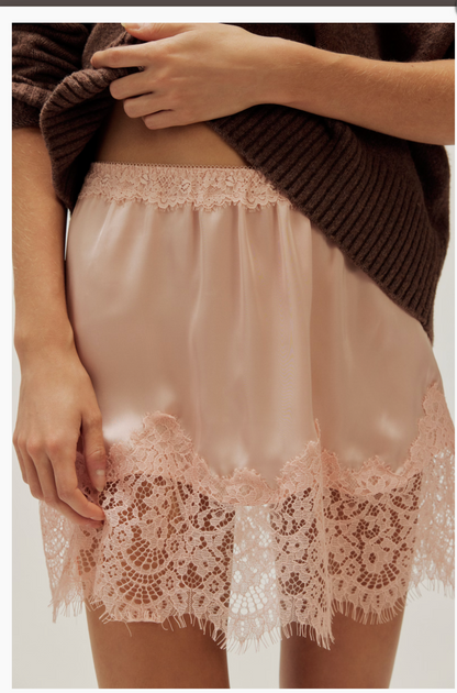 Meet in the middle half skirt in peach paisley