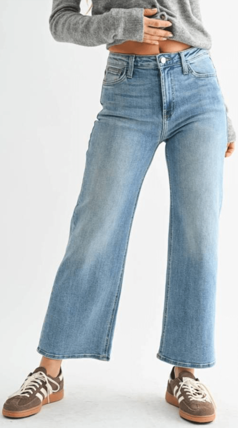 High rise slim crop light wash jeans - Heart On A Hanger