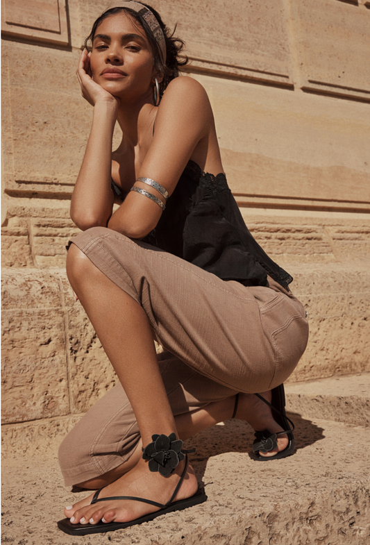 Mismatch magnolia sandal